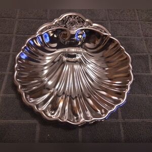Elegant Silver Shell-Shaped Serving Dish